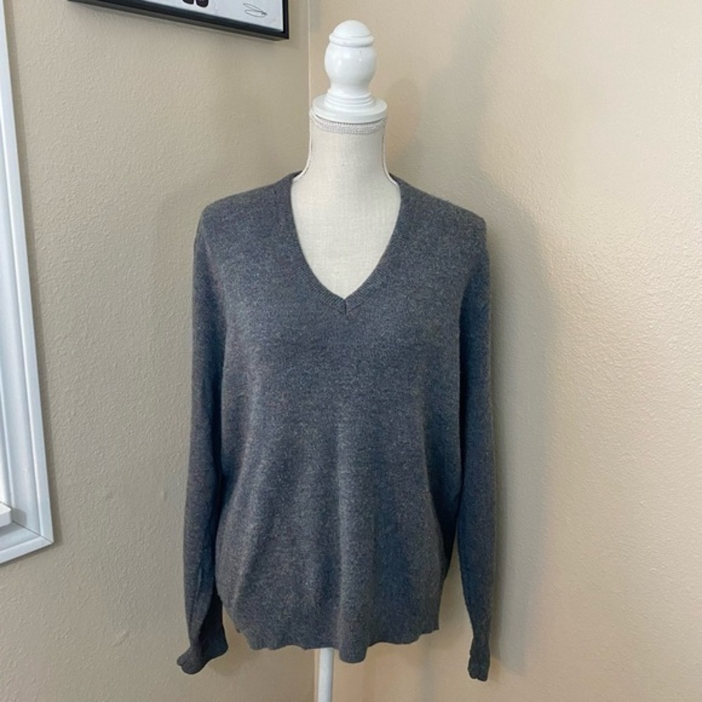 Robert Bruce gray with multi- color threads v-neck sweater, Sz. XL